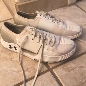 Men’s size 8 Under Armour SpeedForm AMP
